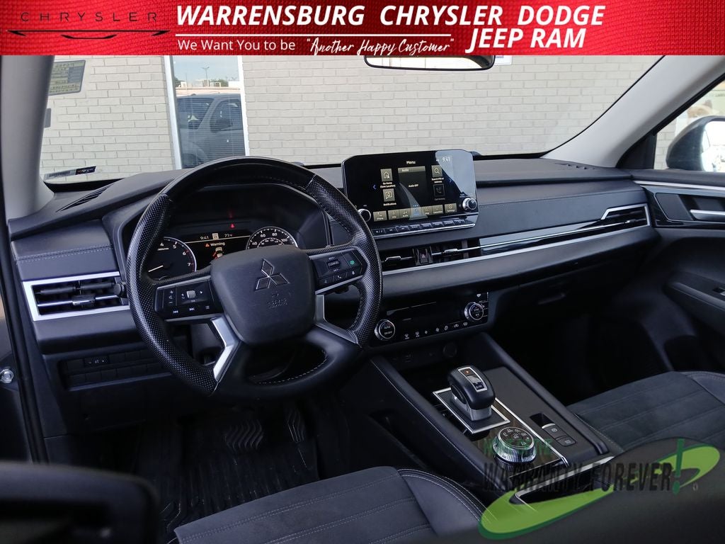 2024 Mitsubishi Outlander Base