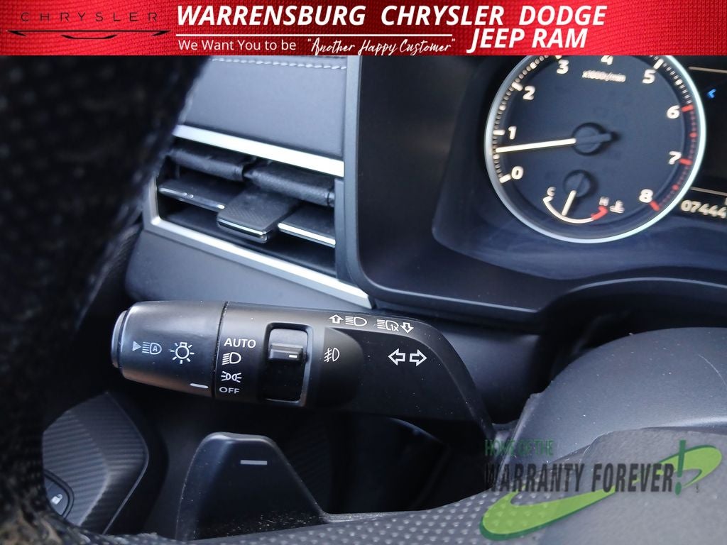 2024 Mitsubishi Outlander Base
