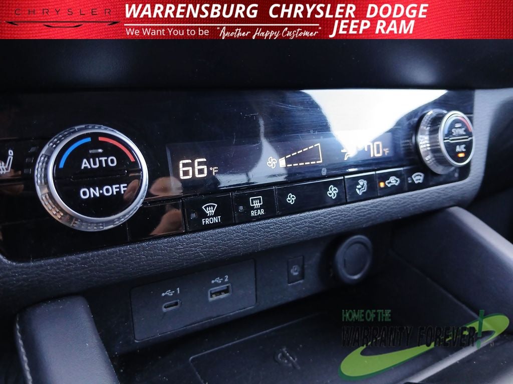 2024 Mitsubishi Outlander Base