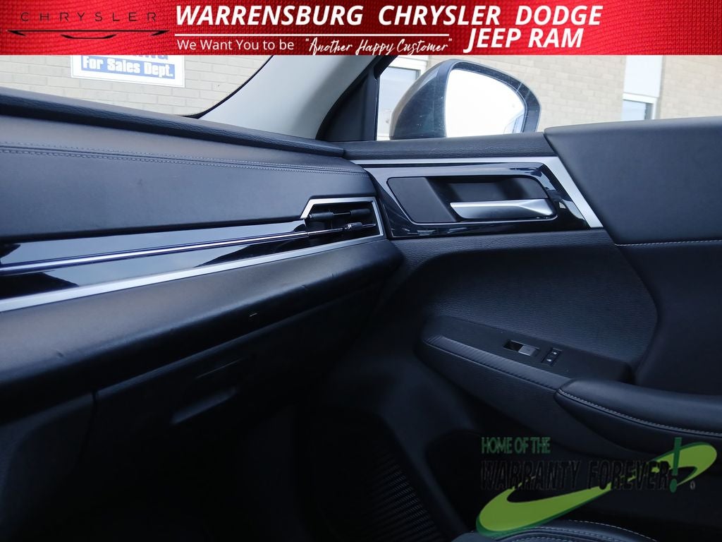 2024 Mitsubishi Outlander Base
