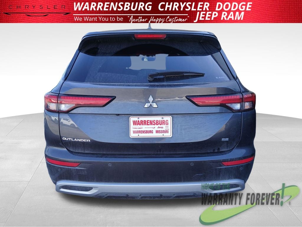 2024 Mitsubishi Outlander Base